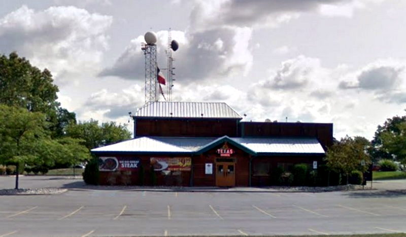 Hooters - Lansing - 172 E Edgewood Blvd